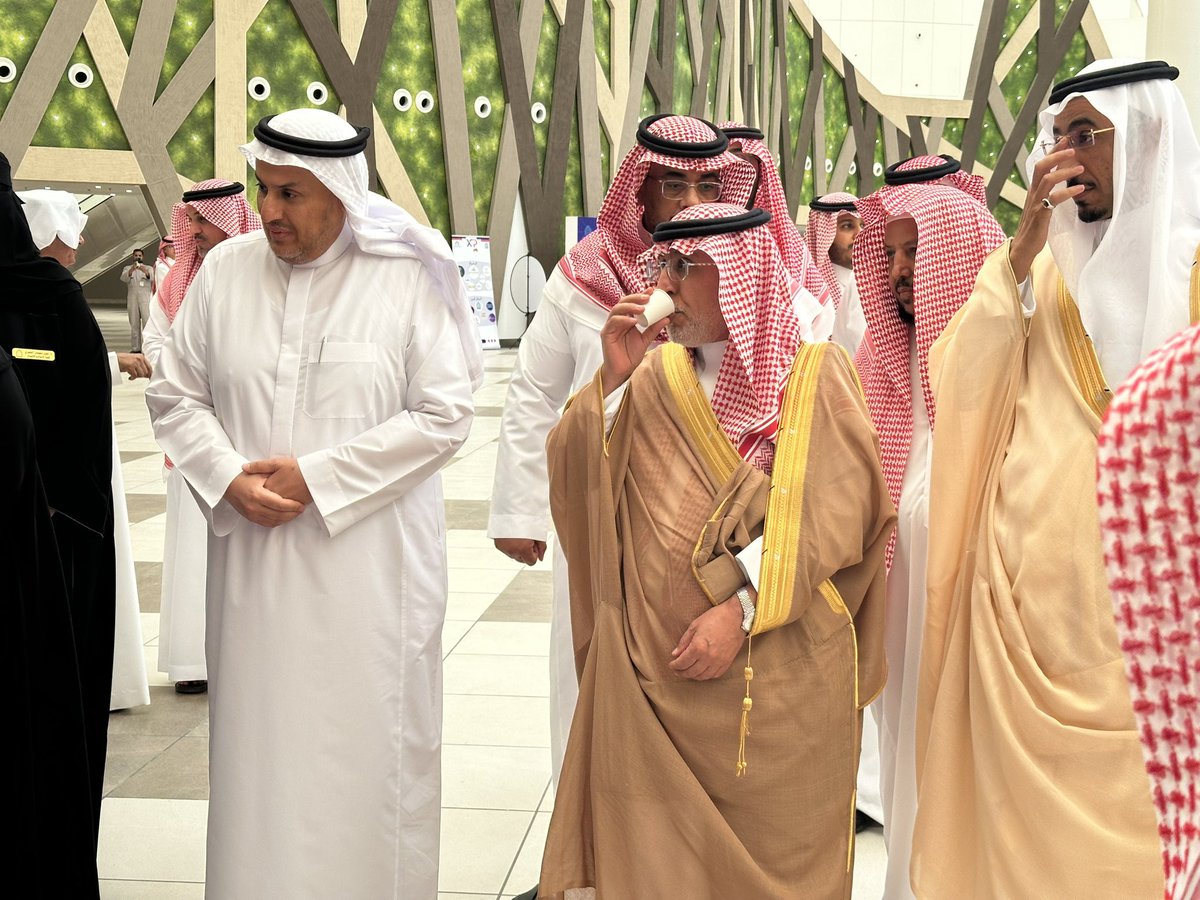 Mahafag's tweet photo. "وآخرُ دعواهُم أنِ الحمدُللَّهِ ربِّ العالَمين"
الحمدلله الذي هَيّأ البدء ويسّرَ الطريق وطيّب المُنتهى، الحمدلله على التمام وحُسن الختام🤍
السعي جميل رغم كل الصعاب، والمجهود دائمًا يث��ر نجاحًا يوم مليء باللحظات التي لن تُنسى، وفيه نطوي صفحة 4 سنوات من العمل والتعلم🤍🎓 https://t.co/LlL36vDU35