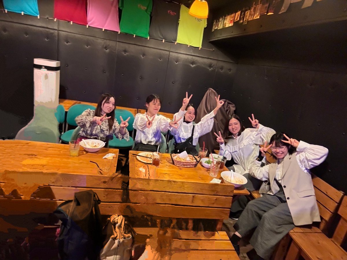 本番前の腹ごしらえ風景( ˘꒳˘ *)
(オーシャンブールバードの一角がファミレス状態🙊)