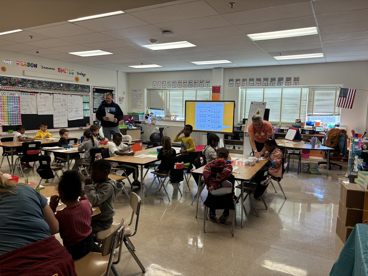 CESHuskies's tweet image. Clearspring’s AP, Mr. Currence, is rocking some CKLA skills co-teaching, in Ms. Debrowski’s 1st Grade Class.   #GoHuskies #Awooo