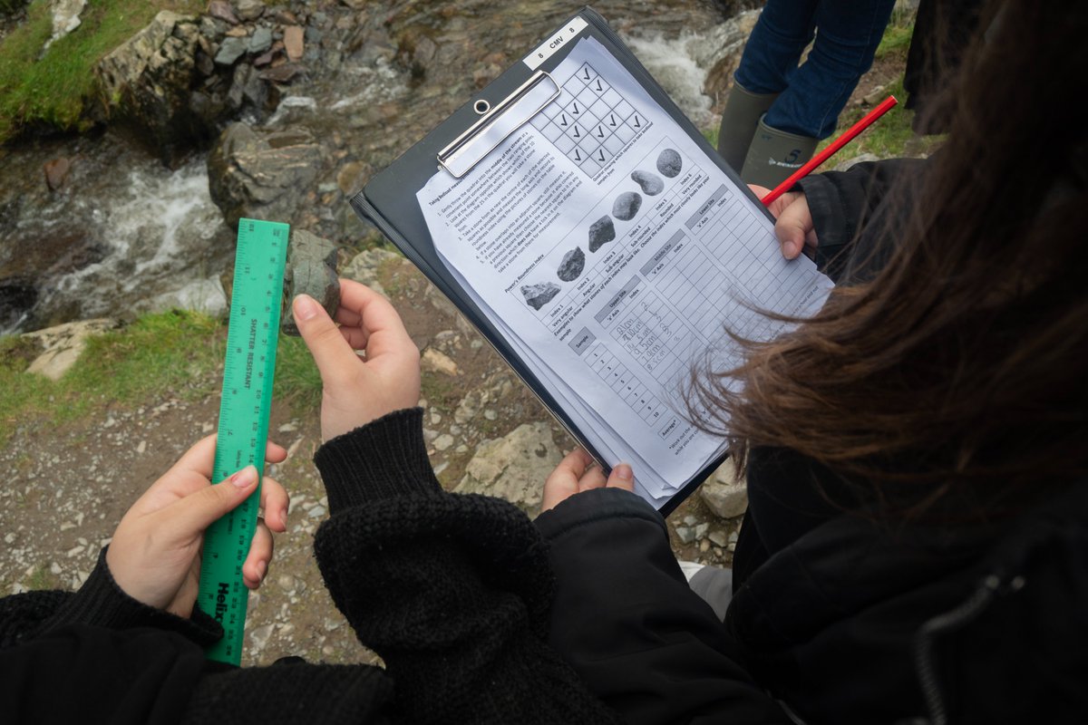 MoseleySchool's tweet image. We've just wrapped up an incredible week of  Year 10 geography field trips to Carding Mill Valley! From stunning landscapes to hands-on learning about changes in a river as it makes its way downstream. A week filled with discovery &amp;amp; teamwork. #GeographyRocks #FieldTripFun