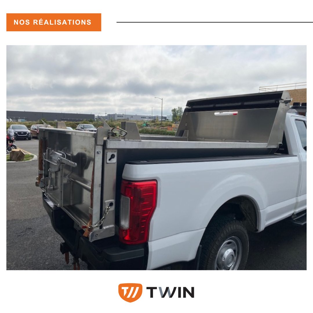 eqtwin's tweet photo. 💥 NOS RÉALISATIONS | Saint-Augustin-de-Desmaures

🔸Benne insertion pour boite de 8'
🔸Panneau arrière double action
🔸Porte à charbon intégrée au panneau arrière
🔸Patte de sécurité
🔸Pompe hydraulique 12 volts
🔸Cylindre télescopique trois sections

#equipementstwin https://t.co/KHdYERNcNt