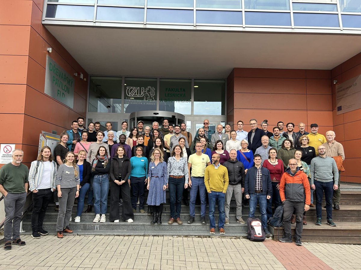 🌍 También esta semana <a href="/FCesefor/">Fundación Cesefor</a> y técnicos de la <a href="/jcyl/">Junta de Castilla y León</a> hemos presentando en <a href="/CZUvPraze/">ČZU</a> (Praga) los trabajos de restauración en la demo española del Bierzo y los avances con el plan de escalamiento para restaurar el #hábitat del #osopardo cantábrico en Castilla y León.