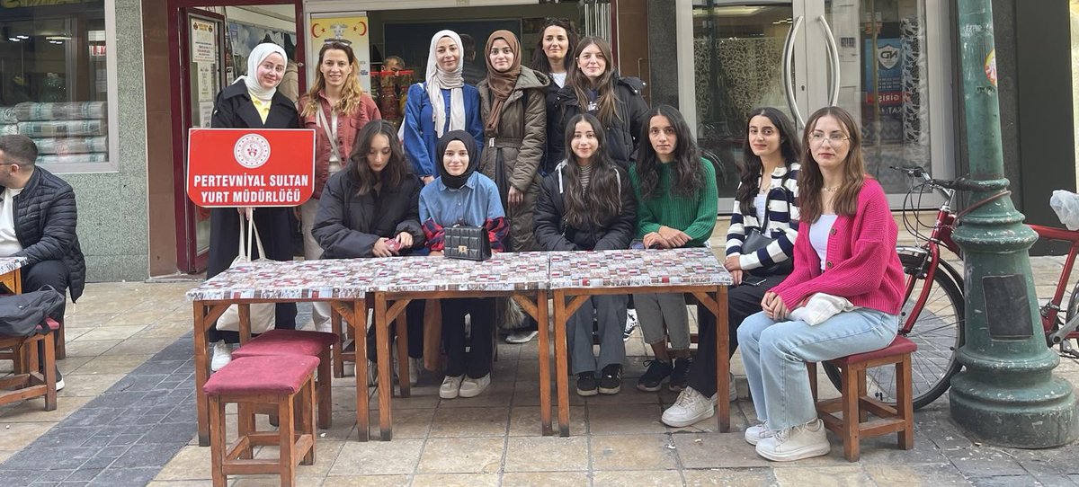 KayseriKYGM's tweet photo. 📍Pertevniyal Sultan Yurdu
 Havaların soğumasıyla birlikte yurt öğrencilerimizle hastalanmamak için turşu tadım sezonunu başlattık.🧋🥯 https://t.co/OYFMMjzKE1