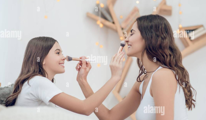 ECCRSDSocialMed's tweet image. Get ready for the pep rally and homecoming game! Show off some school spirit this year with a little bit of glam. Time to add some final touches. GO VIKINGS!❤️💙🤍

#ERHS #Hoco2024 #GRWM #SchoolSpirit #GameDayReady