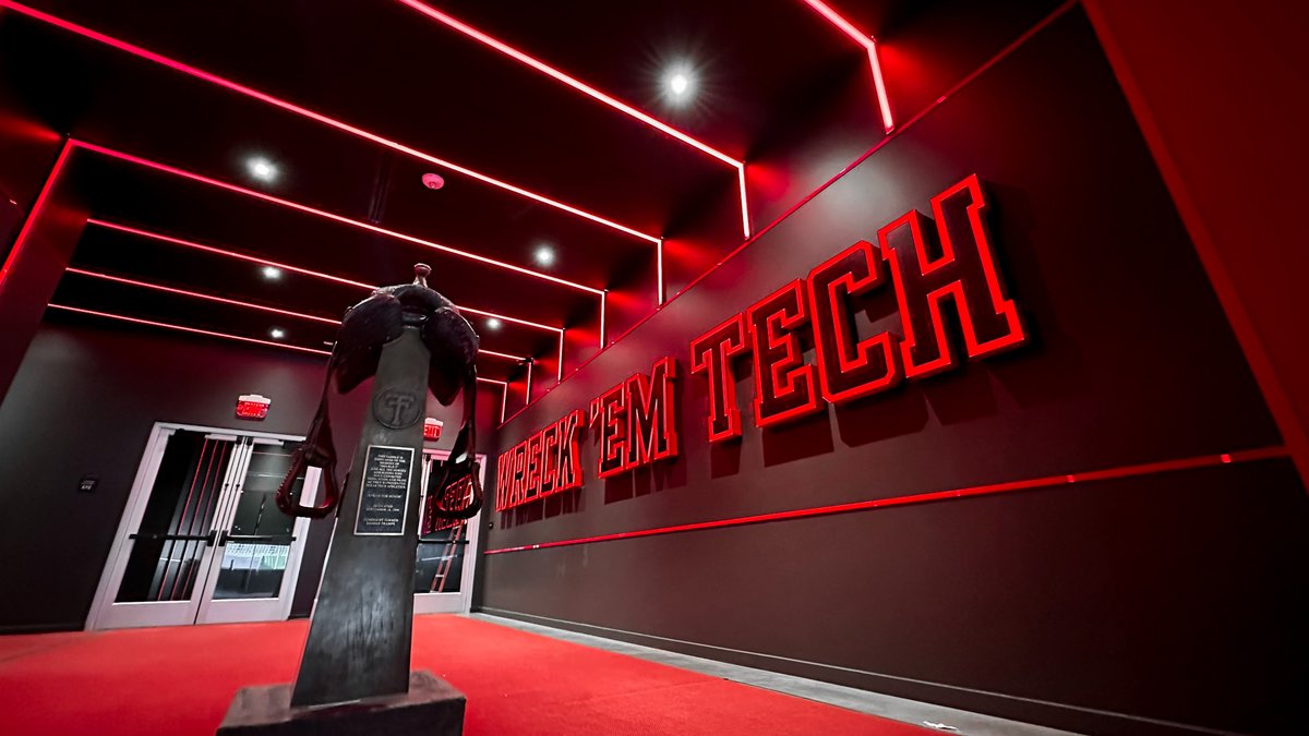49__degrees's tweet photo. Thrilled to share our latest with @TexasTechFB! The South End Zone renovation brings an elevated premium experience, with a game-day tunnel through the Field Club as just one of many standout features. Check out more👉 https://t.co/STboWOPBjU

#DeliveringWOW #WreckEm https://t.co/pchggQl1K3
