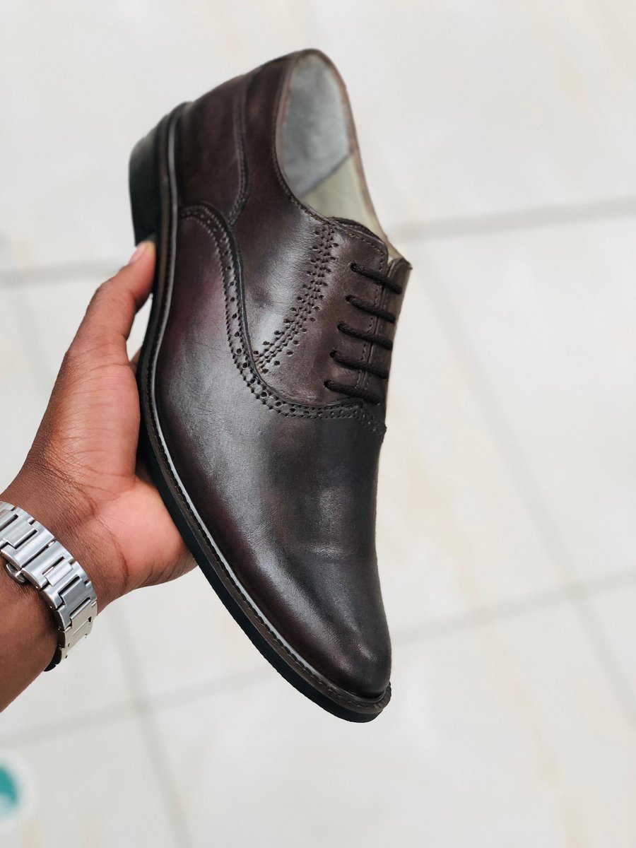 MJMleatherware's tweet photo. We craft high-quality, genuine leather formal shoes. Select designs and sizes are available in stock, while others are custom-made to order.

Price $50

+263718119824

Eastgate Market Shop G14 [Inside the Mall]

#Dehwear #Isikhumba #HandmadeInZW https://t.co/54VDwD3BRs
