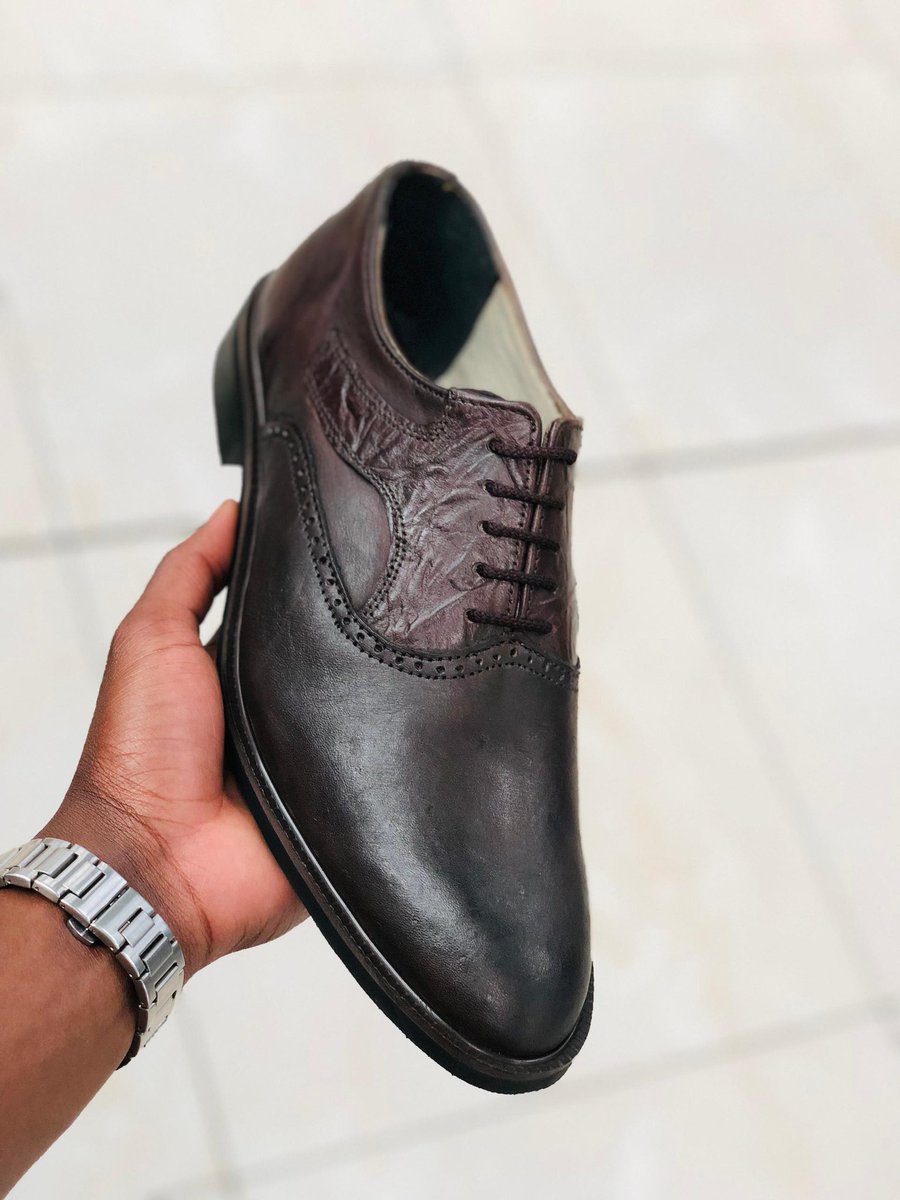 MJMleatherware's tweet photo. We craft high-quality, genuine leather formal shoes. Select designs and sizes are available in stock, while others are custom-made to order.

Price $50

+263718119824

Eastgate Market Shop G14 [Inside the Mall]

#Dehwear #Isikhumba #HandmadeInZW https://t.co/54VDwD3BRs