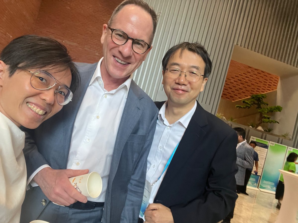 2004: we started learning and working on lipidomics in Singapore.  
Went on own lipid adventure for more than 10 years in different parts of the world. 2024: reunite again at the <a href="/___iLS____/">International Lipidomics Society</a> conference. 
<a href="/anne_bendt/">Anne K Bendt</a>, we need you in. :)