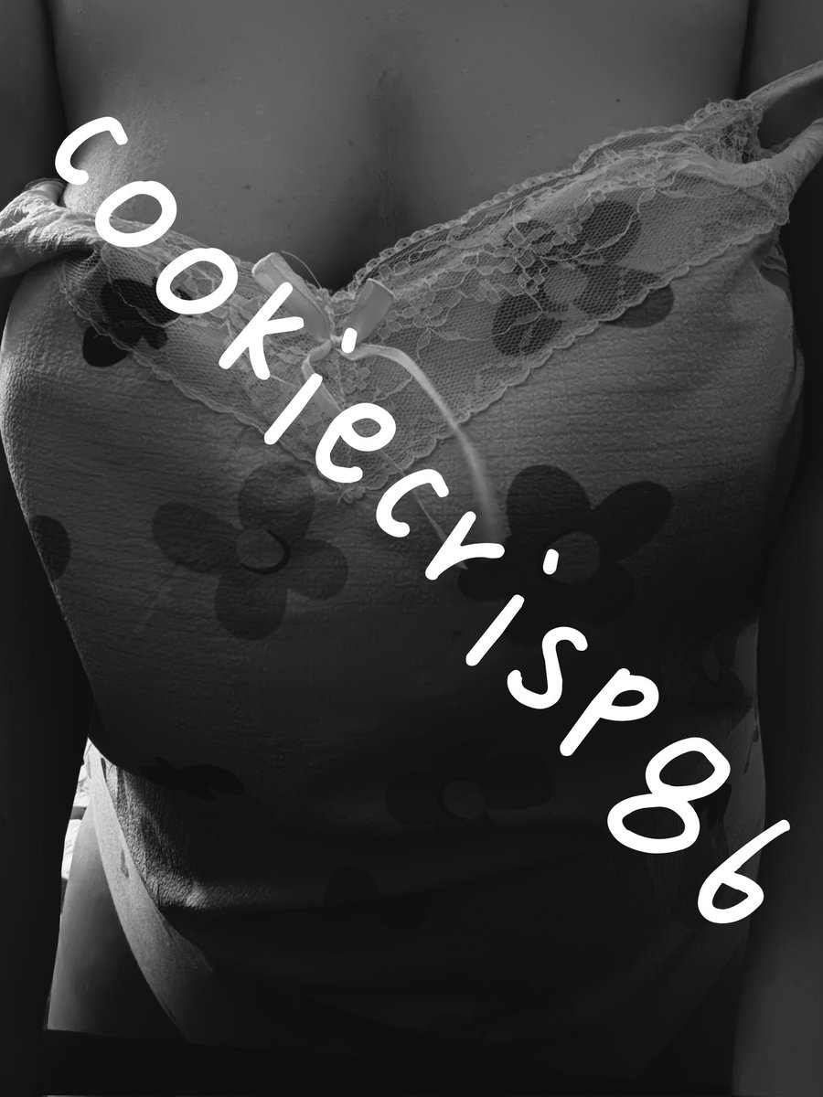 cookiecrisp86's tweet photo. 我可以这样坐在你的对面吗？🛋👾#bbw #棉花糖女孩 #胖妹妹 #你的一日女友 #睡衣 #吊带 #吊带睡衣 #胸 #大胸 https://t.co/RmwRtmwaGD