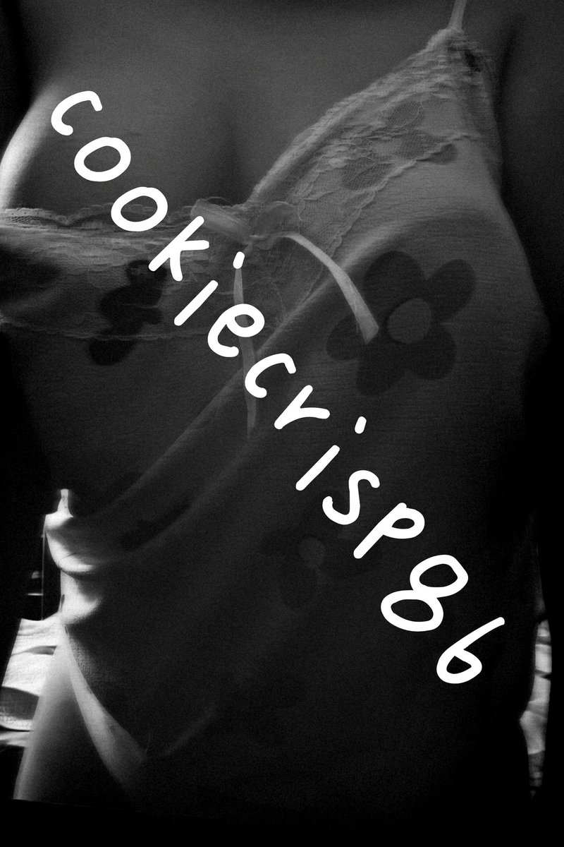 cookiecrisp86's tweet photo. 我可以这样坐在你的对面吗？🛋👾#bbw #棉花糖女孩 #胖妹妹 #你的一日女友 #睡衣 #吊带 #吊带睡衣 #胸 #大胸 https://t.co/RmwRtmwaGD