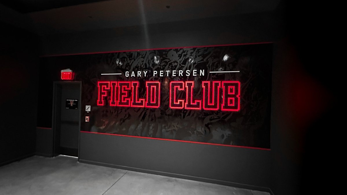 49__degrees's tweet photo. Thrilled to share our latest with @TexasTechFB! The South End Zone renovation brings an elevated premium experience, with a game-day tunnel through the Field Club as just one of many standout features. Check out more👉 https://t.co/STboWOPBjU

#DeliveringWOW #WreckEm https://t.co/pchggQl1K3