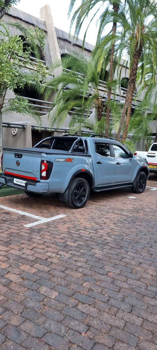 admirendumo's tweet photo. As clean as a whistle ✨👌
Climate control on point. Hot as a heatoo,proverbially & in reality
#ZambeziNationalPark #Pro4X #Nissan #Navara #7 speed auto #2. 5cdi https://t.co/l16FINUqgE