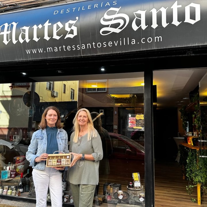 a_eetc's tweet photo. Gracias a @martessantosvq por colaborar con la Asociación ETC en la Gala contra el Cáncer Infantil que tendrá lugar el 28 de noviembre en el Casino de la Exposición.

#galasolidaria #cancerinfantil #colaboradores #donativosolidario #galacancerinfantil #resiliencia #rifasolidaria https://t.co/c6Gccv2pIi