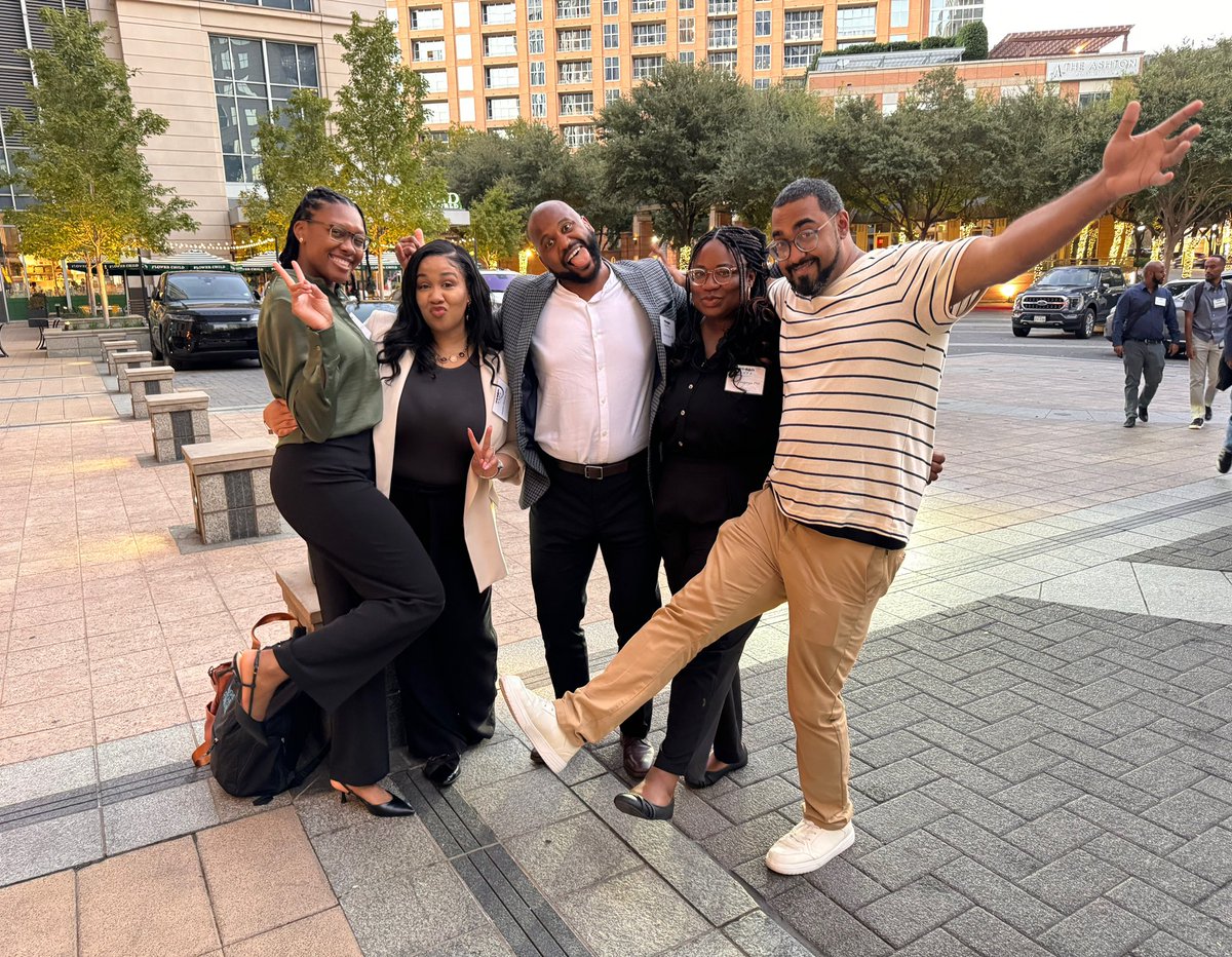 HKbeasley's tweet image. Five @MeharrySOGS PhDs together at the @natblackpostdoc Leadership Symposium! Ben and I are giving talks! 

#Meharrymade #NBPAinDallas