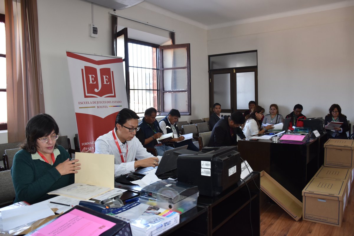EJEBolivia's tweet photo. #CuartoCursodeFormaciónyEspecialización 𝐄𝐉𝐄, 𝐈𝐍𝐈𝐂𝐈𝐀 𝐂𝐎𝐍 𝐋𝐀 𝐅𝐀𝐒𝐄 𝐃𝐄 𝐑𝐄𝐕𝐈𝐒𝐈𝐎́𝐍 𝐃𝐄 𝐃𝐎𝐂𝐔𝐌𝐄𝐍𝐓𝐀𝐂𝐈𝐎́𝐍 𝐌𝐈́𝐍𝐈𝐌𝐀 𝐇𝐀𝐁𝐈𝐋𝐈𝐓𝐀𝐍𝐓𝐄 𝐃𝐄 𝐋𝐀𝐒 𝐏𝐎𝐒𝐓𝐔𝐋𝐀𝐂𝐈𝐎𝐍𝐄𝐒 𝐏𝐑𝐄𝐒𝐄𝐍𝐓𝐀𝐃𝐀𝐒. https://t.co/0h3fSMB4Mh