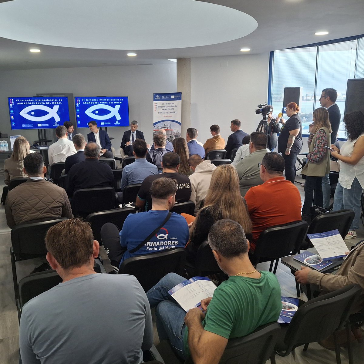 IPesqueras's tweet photo. #Control | El futuro del control pesquero y los retos en consumo, a análisis en las VI Jornadas Internacionales de Pesca en Ayamonte
🔹 La #OPP80 Armadores Punta del Moral consolida su encuentro como una de las citas obligadas del sector onubense
https://t.co/hLjVK0Wsdz https://t.co/bcNNPjrZJQ