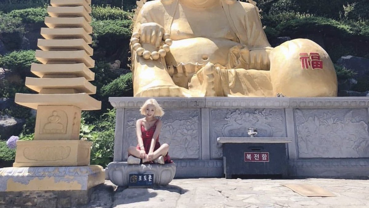 𝙰divinen quien revivio ★ me ire de nuevo, solo venia a presumirles mi nueva colección, 𝚍espués de hacer #ℂ𝚑ia𝐫a୭𝕤t𝐫eam durante todo el día me di a la tarea de conseguirme 𝕥odo lo necesario para que se me note el 𝐟anatismo por <a href="/quariancraft/">𝕔𝚑iā𝕣a ♡</a>.

𝔈𝖛il 𖤍𓈒 宿 ⋆ #𝚟e𝑙lǝ.