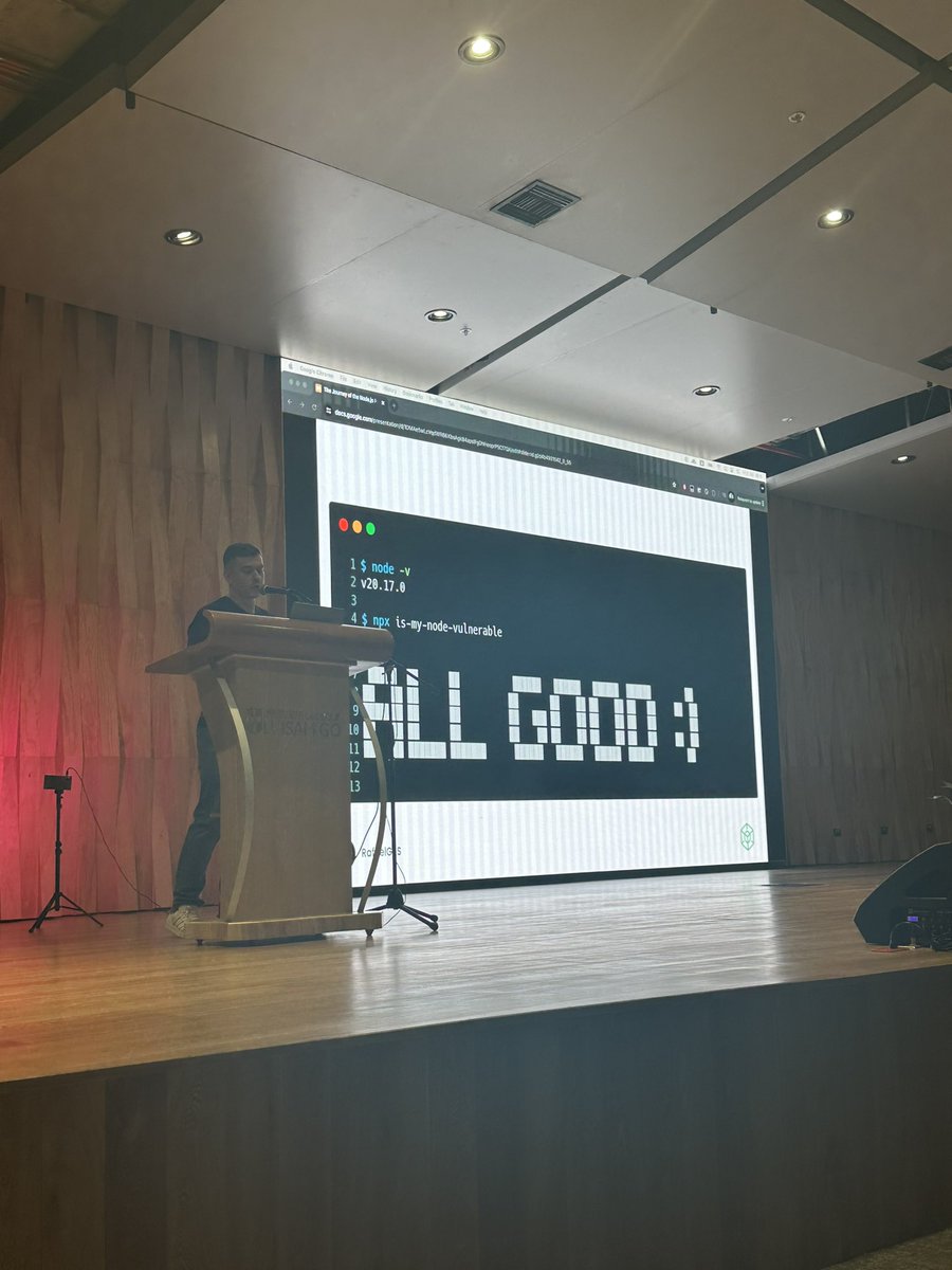 CityJS Medellín just started and it’s going great 🤩 <a href="/wesleytodd/">Wes</a> and <a href="/_rafaelgss/">Rafael Gonzaga</a> talking about #express and #nodejs permission model 👏👏👏