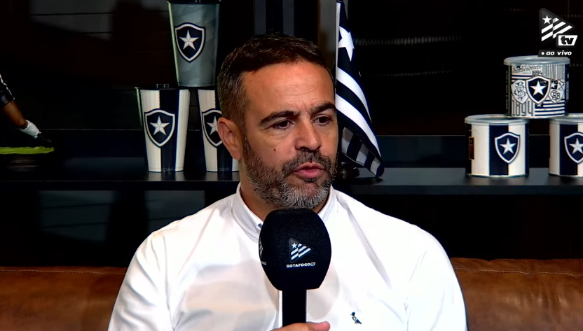 "A frase que mais me tocou (antes de enfrentar o Palmeiras na Libertadores) foi ver: 'quem será o adversário do Palmeiras nas quartas de final?'
Pra mim foi click, foi gatilho. 'Pronto, ok. Vamos então. Vamos tratar disso.'
E depois disso é alimentar os jogadores também."

-