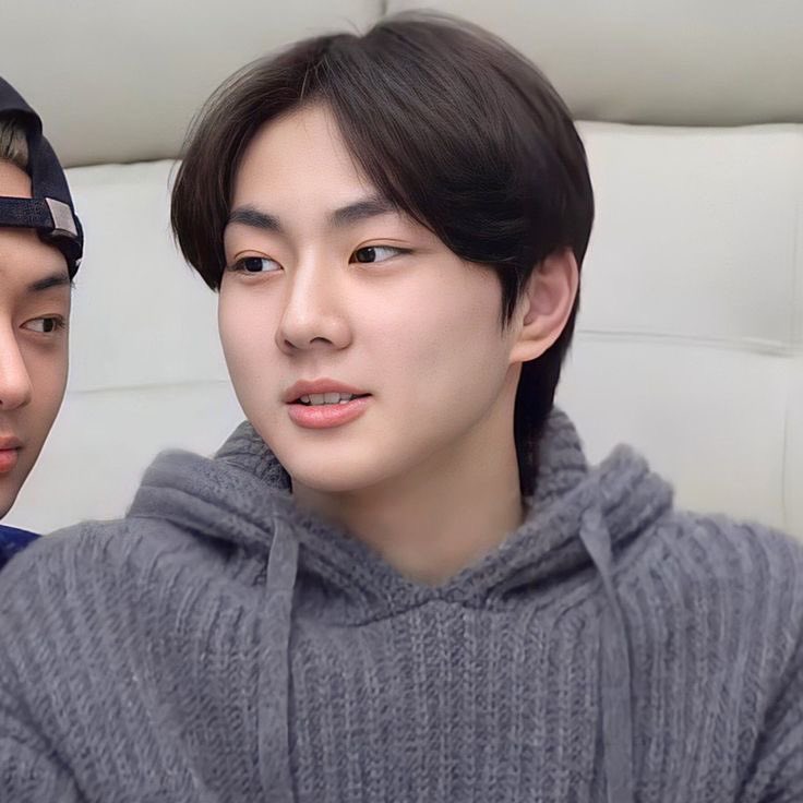 Destined for you
#jaywon filo au wherein…

After 7 years of marriage, jude (jw) and van (jy) both decided to take a divorce, but a miracle happened when jude found out that he was pregnant, carrying van’s child.