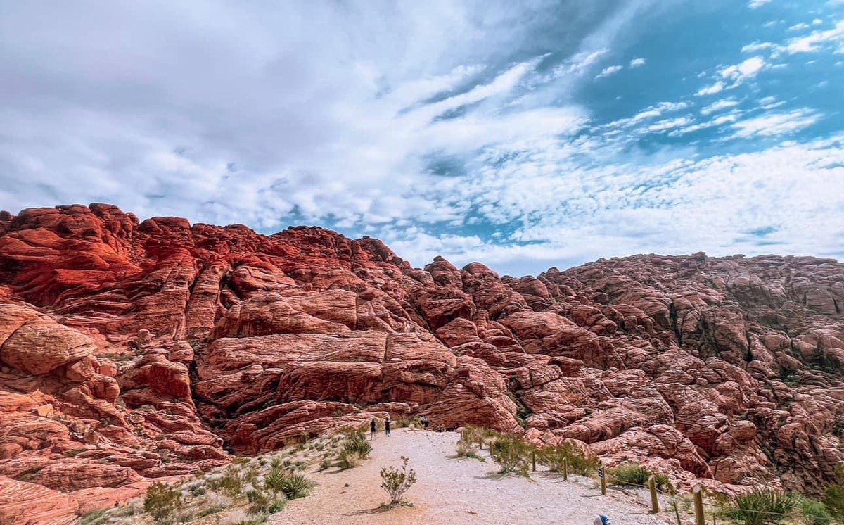 Perfect weather for hiking at Red Rock. 🪨
#LasVegas #Vegas #vegaslocal #redrock #Hike #statepark