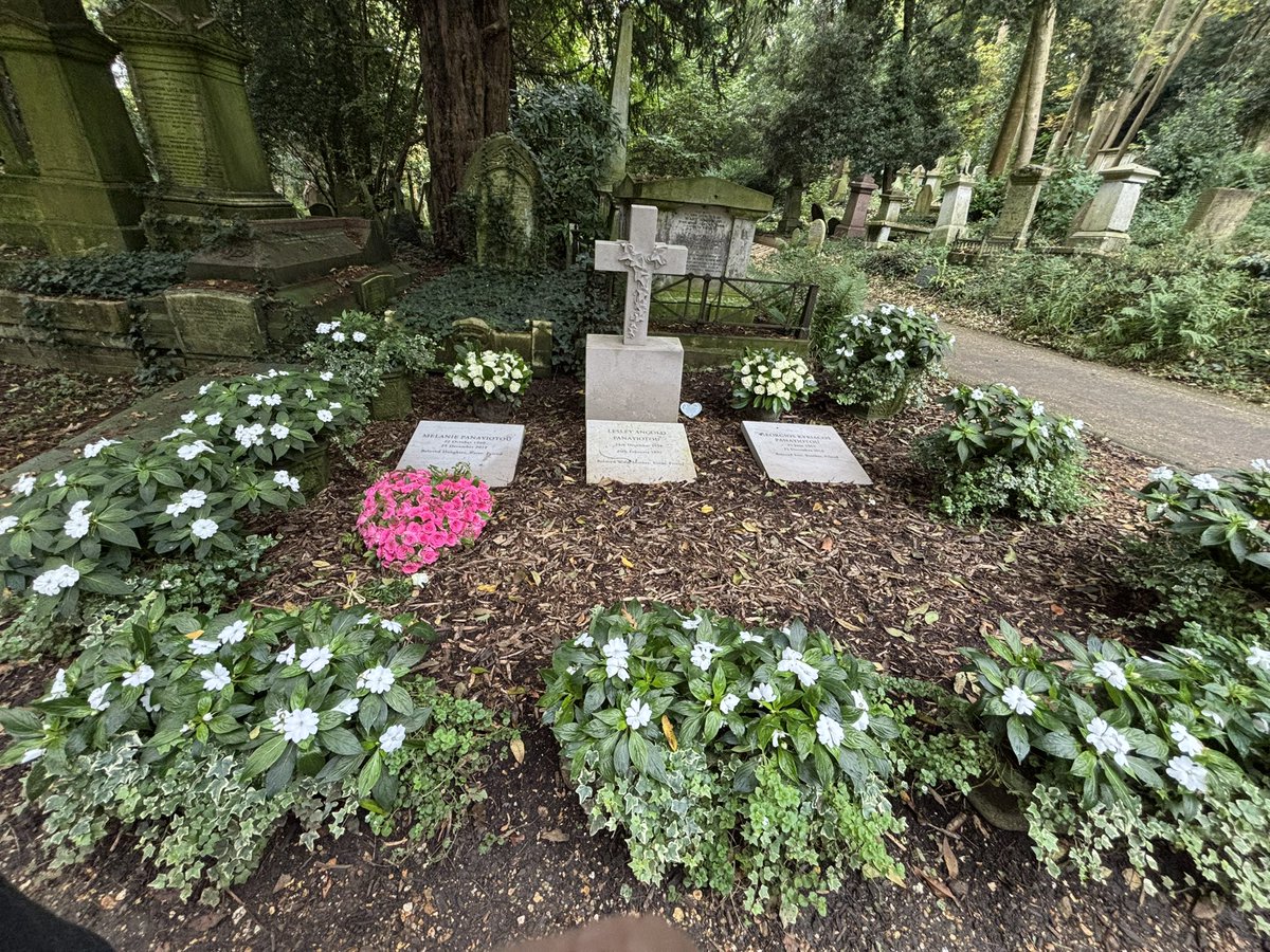 susa30460's tweet image. Visit to Highgate today to pay homage to George #ripgeorgemichael #carelesswhisper