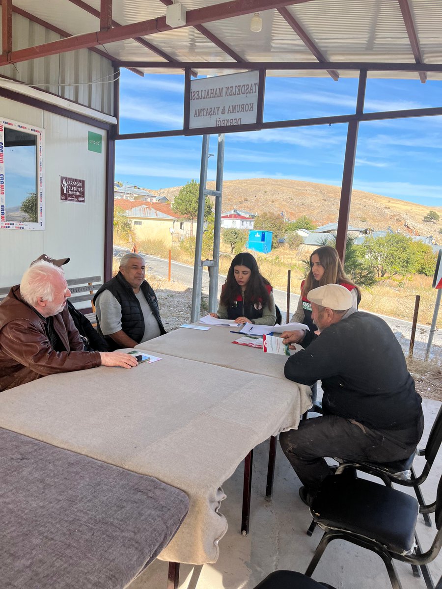 #TarımSahada
Bakanlığımızın talimatları doğrultusun da Eş Zamanlı olarak gerçekleşen Tarımsal Üretim Planlama ve Yeni Destek Modeli Bilgilendirme toplantıları 13 ilçemizde, 39 köy/mahallede, 141 personelimizle, 1.543 üreticimizin katılımları ile gerçekleştirilmiştir.

<a href="/TCTarim/">T.C. Tarım ve Orman Bakanlığı</a>