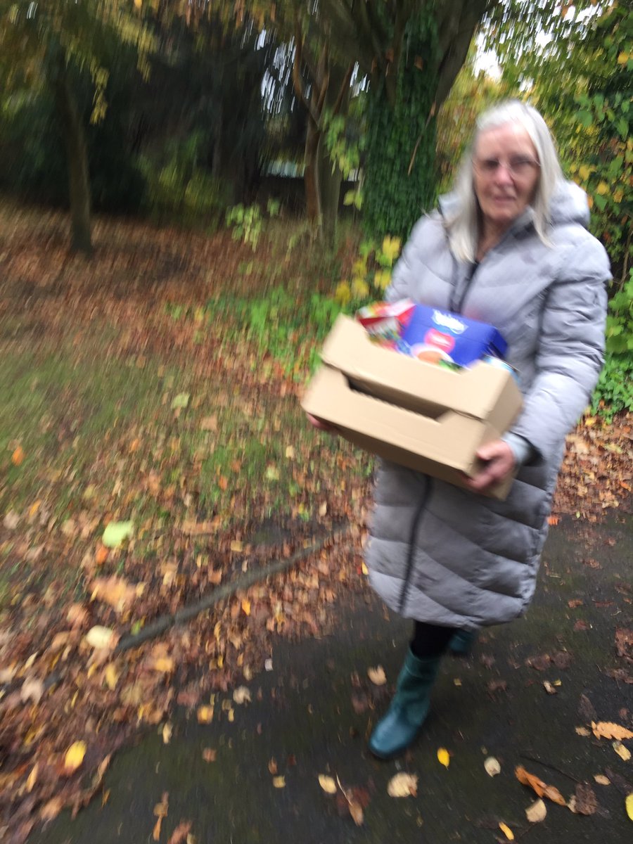 Unloading your donations at the foodbank at St Paul’s <a href="/bradfordwest_/">GHM Parish</a> #globalme #generosity
