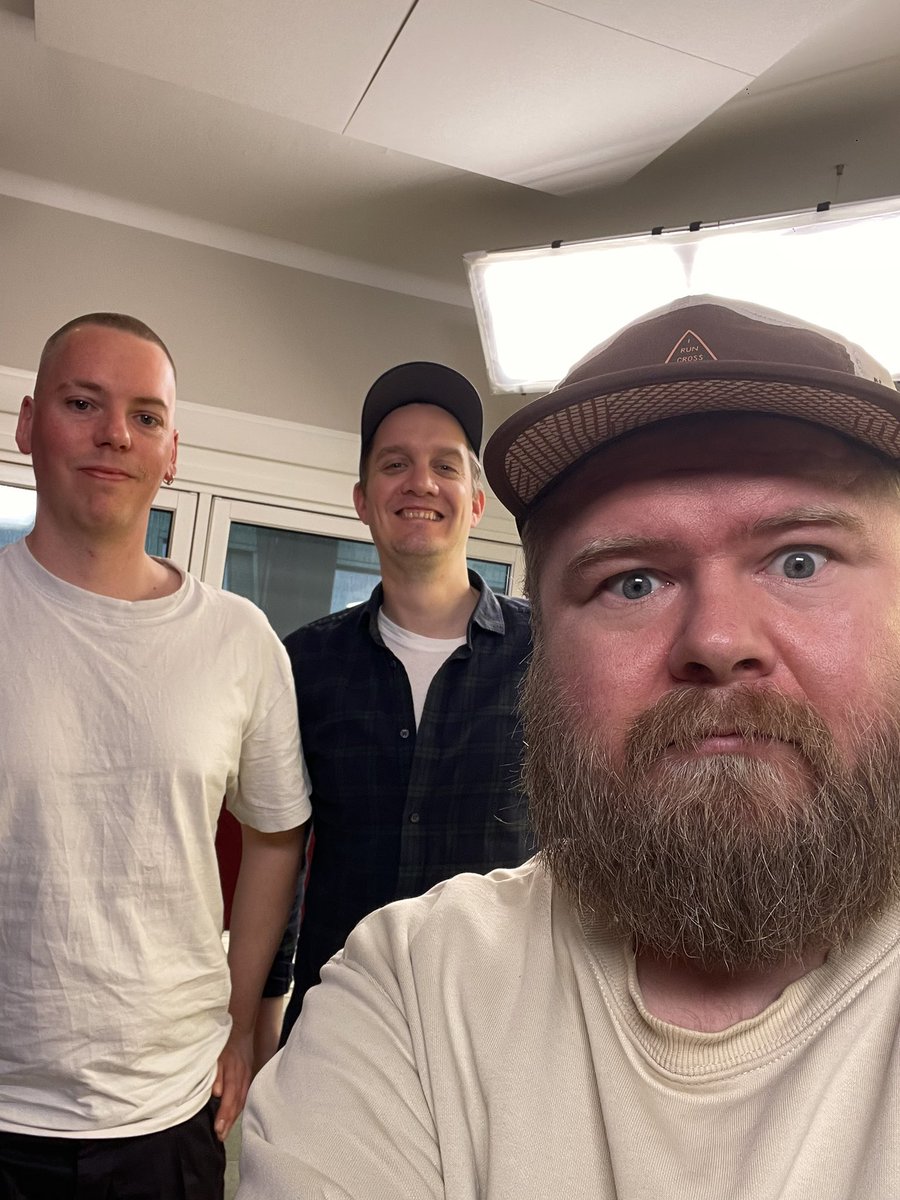 United We Podkast (@unitedwepodkast) on Twitter photo SEIEREN UTEBLE, MEN FOR ET SHOW 🔴
Vi fikk servert Mazraoui i tier-rollen, magiske taklinger fra Ugarte og tigerredninger fra Onana 🙌
Og vi fikk Antony.
🎙️ <a href="/kenwasenius/">Ken Wasenius-Nilsen</a>, <a href="/Zerener/">Anders Zerener</a> og <a href="/Marius_T/">Marius Thorkildsen</a>
open.spotify.com/episode/5CLWh7… SEIEREN UTEBLE, MEN FOR ET SHOW 🔴
Vi fikk servert Mazraoui i tier-rollen, magiske taklinger fra Ugarte og tigerredninger fra Onana 🙌
Og vi fikk Antony.
🎙️ <a href="/kenwasenius/">Ken Wasenius-Nilsen</a>, <a href="/Zerener/">Anders Zerener</a> og <a href="/Marius_T/">Marius Thorkildsen</a>
open.spotify.com/episode/5CLWh7…