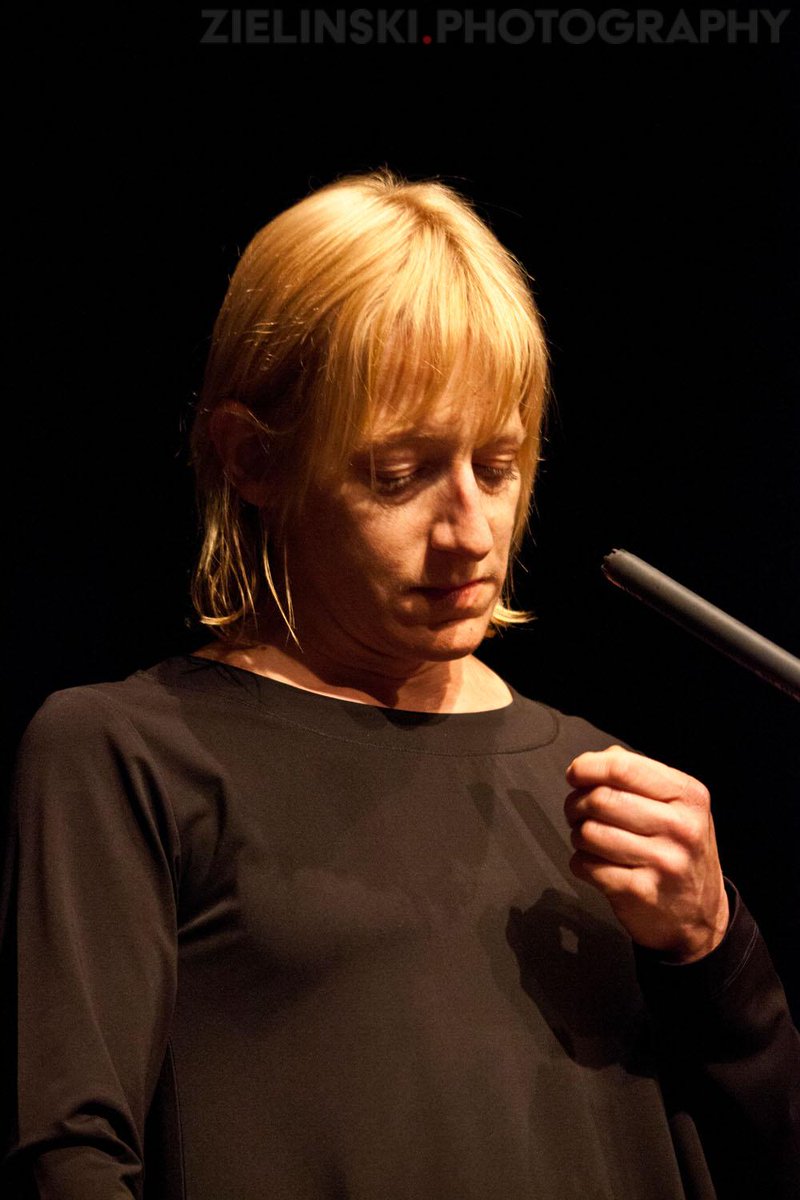 Ceal Floyer's perfomance at the opening of Documenta 13 𝗗𝗶𝘀𝗰𝗼𝘃𝗲𝗿 𝗺𝗼𝗿𝗲 𝗮𝘁 rfr.bz/t1a0e54 #arts_help #PhotographicDocumentation #FineArtPhotography rfr.bz/tc35bde