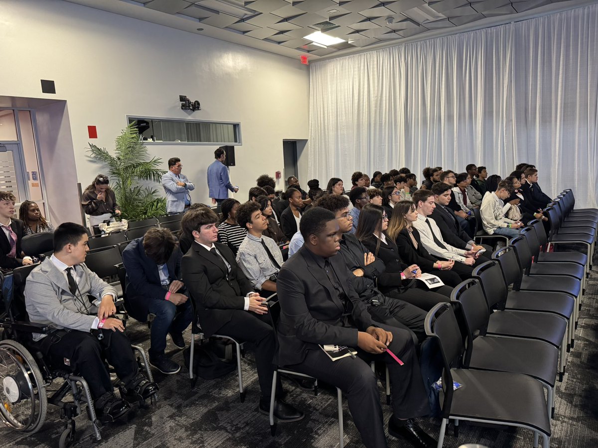 mlecITacad's tweet image. MDC Cyberday! Career exploration and Hackathon. @MLECJaguars @MLECPrin @CTEMiami @drldiaz @NAFMiami @NAFCareerAcads @TricheEugene