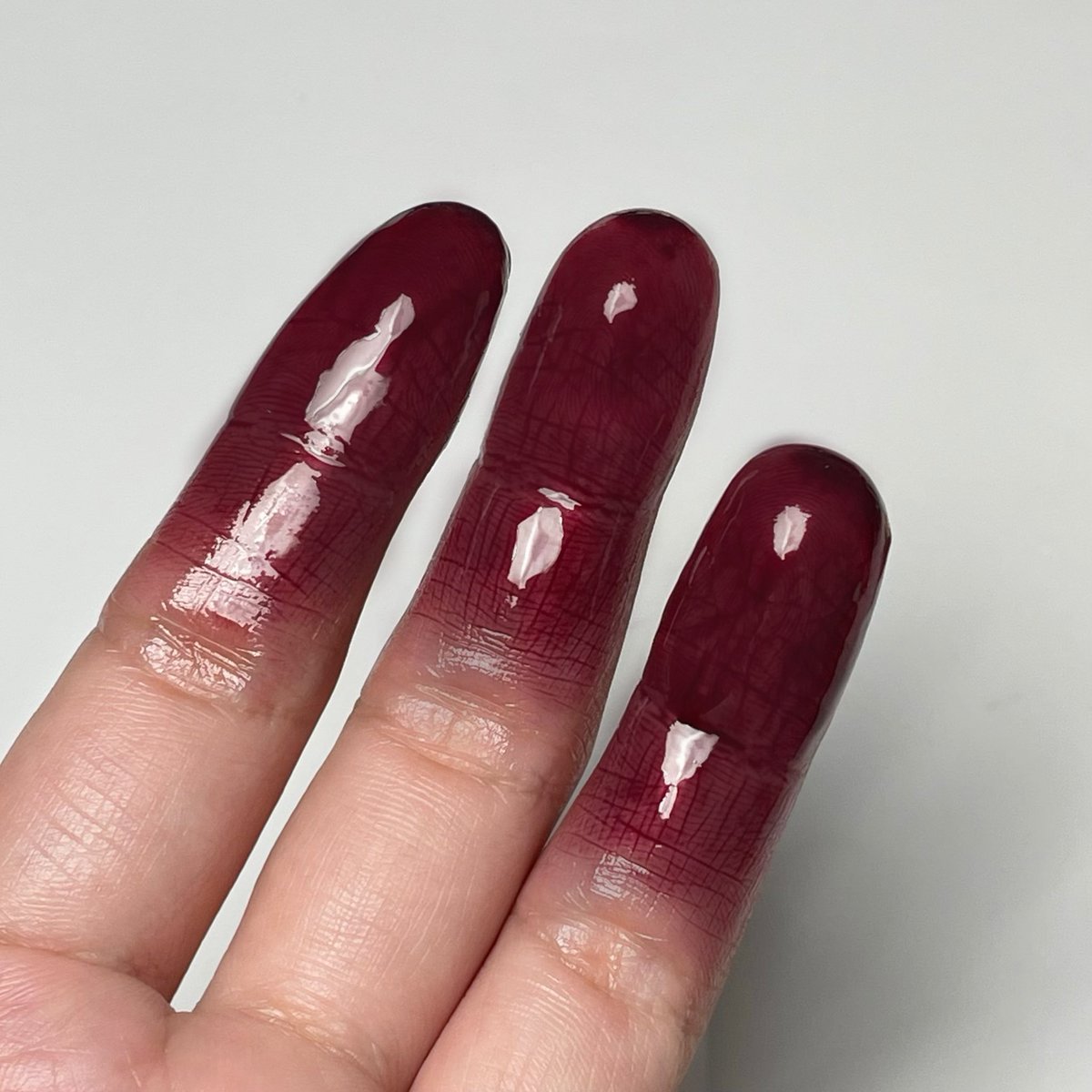 jjdoesitwork's tweet photo. laka สี 123 unsweet berry เลย เหมือนเอาดรอปเปอร์ใน photoshop มาหยดใส่ เป็นโทน black cherry ที่สวยมากกกกกก ม่วงอมแดงก่ำๆ เข้มๆ แบบทาแล้วขับผิวหน้าขาวมากเวอร์ https://t.co/YjRCEzODgQ