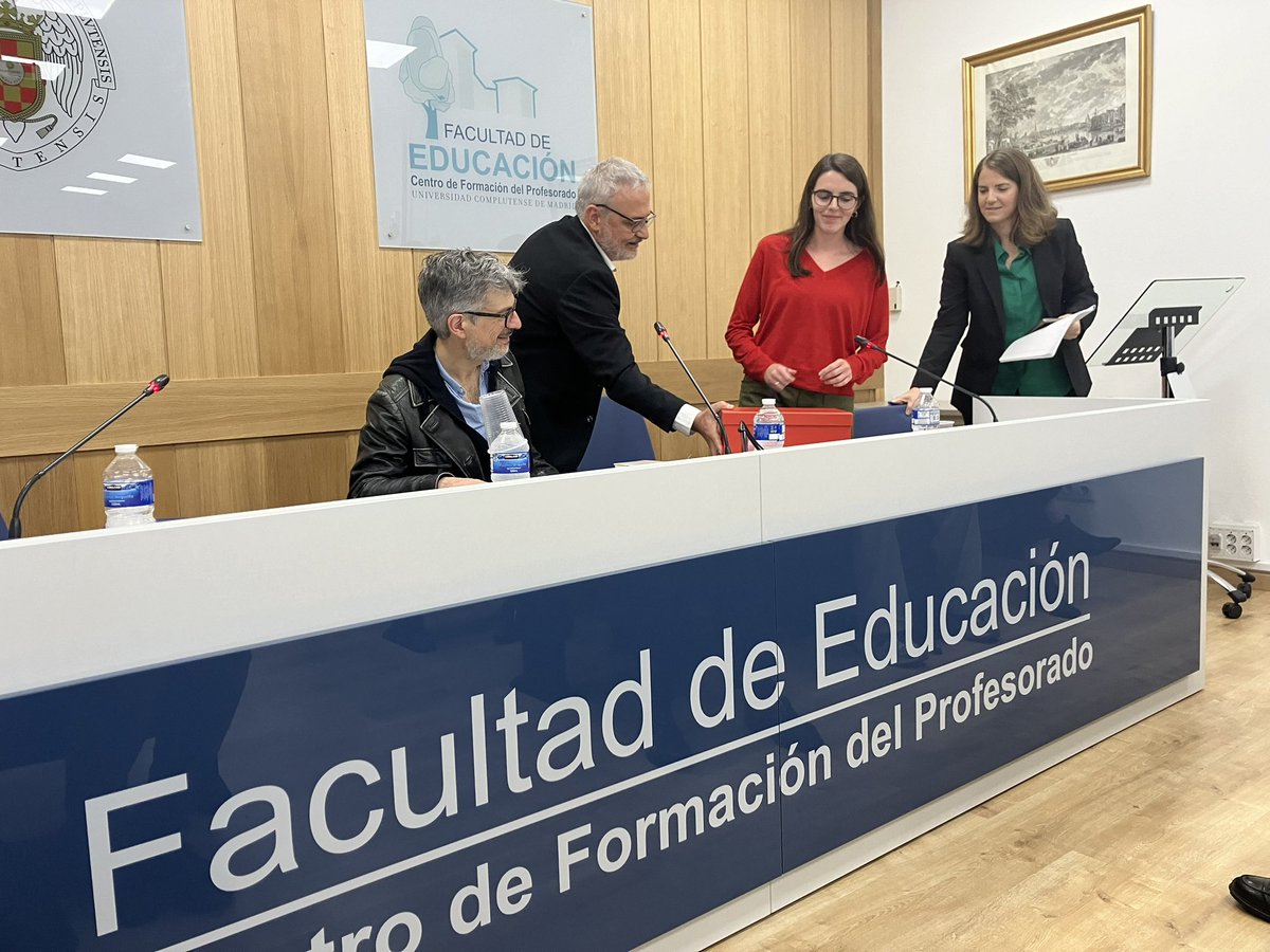 Entregamos el XI Premio Ensayo Pedagógico. Anunciaremos en breve la convocatoria del XII. 12 años promoviendo la escritura ensayística entre futuros profesionales de la educación.