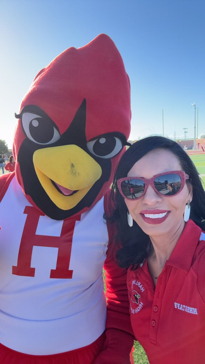 lazuaamaro's tweet image. It was a very Special football game for our students. ♥️ Thank you HHS!#championschoosecisd #wearecardinals #CSND