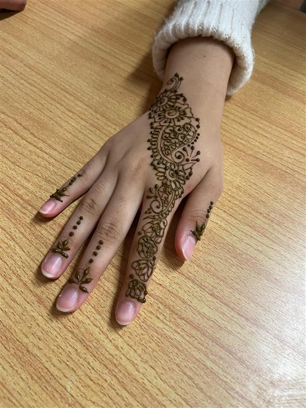 Arthur Rank Hospice (@arthurrankhouse) on Twitter photo Join us for Henna with Hannah—our newest session at Arthur’s Shed!
Explore the art of henna every Monday, 11-12. All materials provided. Suggested £5 donation welcome. Starts Monday 28 Oct!
To book: call 01223 675777 or email arthurs.shed@arhc.org.uk Join us for Henna with Hannah—our newest session at Arthur’s Shed!
Explore the art of henna every Monday, 11-12. All materials provided. Suggested £5 donation welcome. Starts Monday 28 Oct!
To book: call 01223 675777 or email arthurs.shed@arhc.org.uk