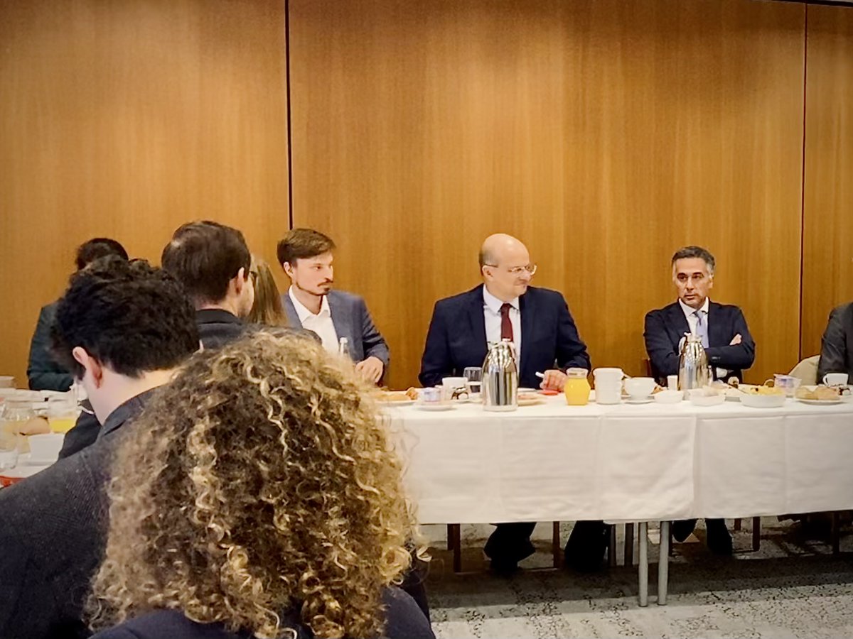 Oui, nous souhaitons relancer l'intergroupe Ciel et Espace au Parlement européen ! 🚀✈️

Ravi d’avoir organisé un premier événement avec mon collègue <a href="/MaxSalini/">Massimiliano Salini</a>, pour échanger sur le futur de cet intergroupe.

Ces secteurs représentent des millions d'emplois stratégiques en 🇪🇺.