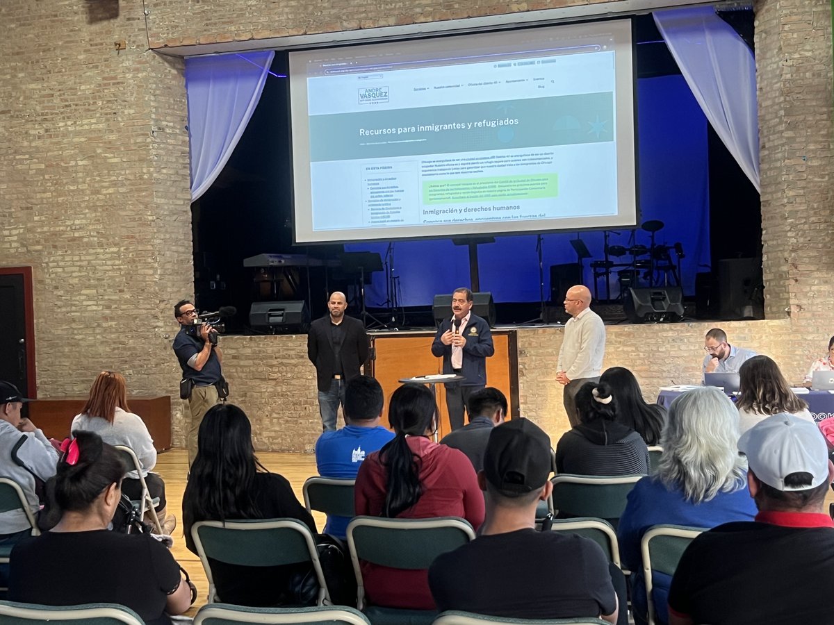 ChicagoCIRR's tweet photo. Yesterday, the Committee on Immigrant &amp; Refugee Rights hosted Know Your Rights in Little Village! Thank you to Alderperson Rodriguez and Congressman Chuy Garcia for the welcoming!
Thank you to all our partner organization for another great event for our immigrant community! https://t.co/QBFRWaTCCw