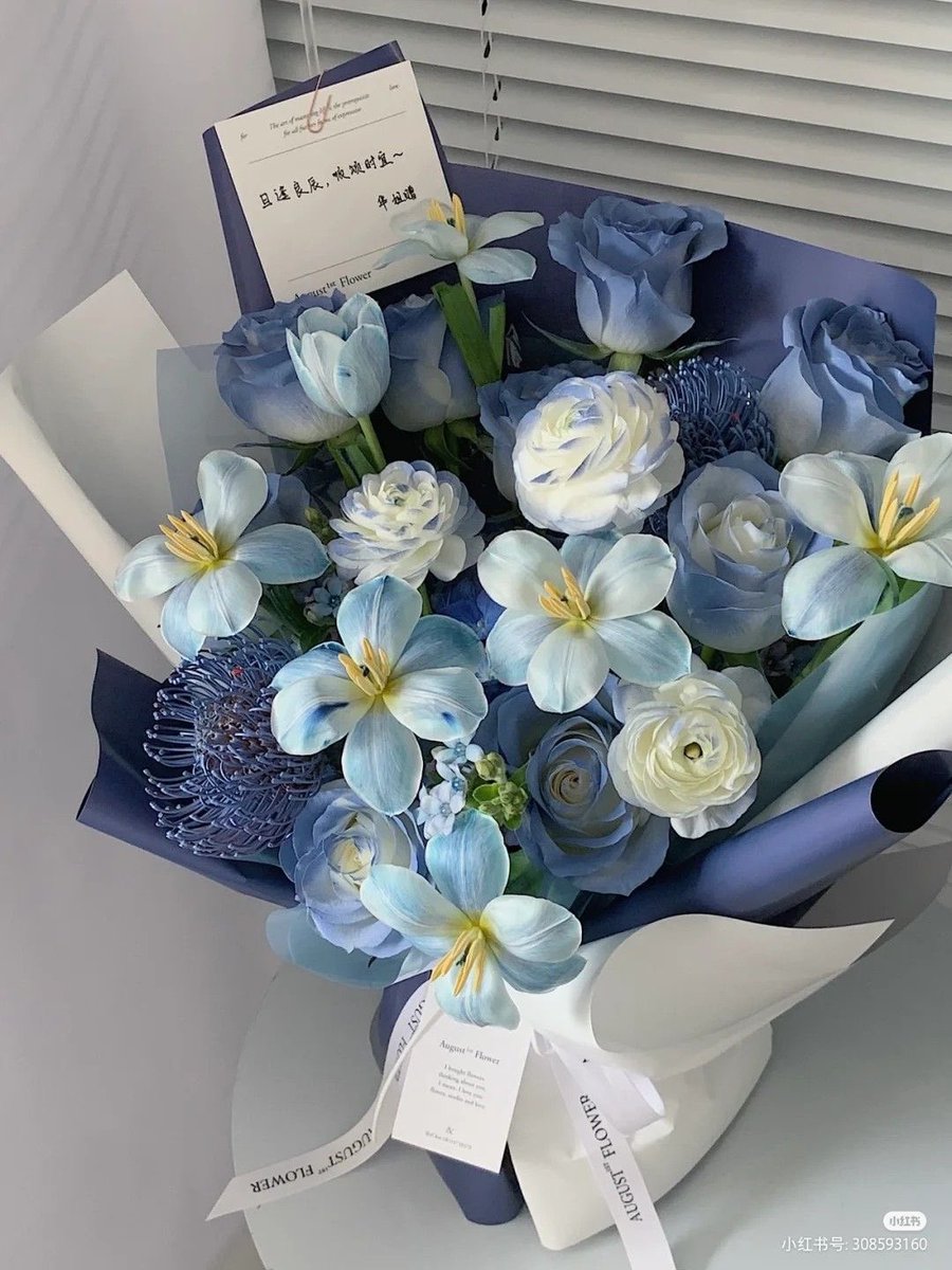 i3Moment's tweet photo. Blue open Tulips bouquet https://t.co/eL9RtlAtyg