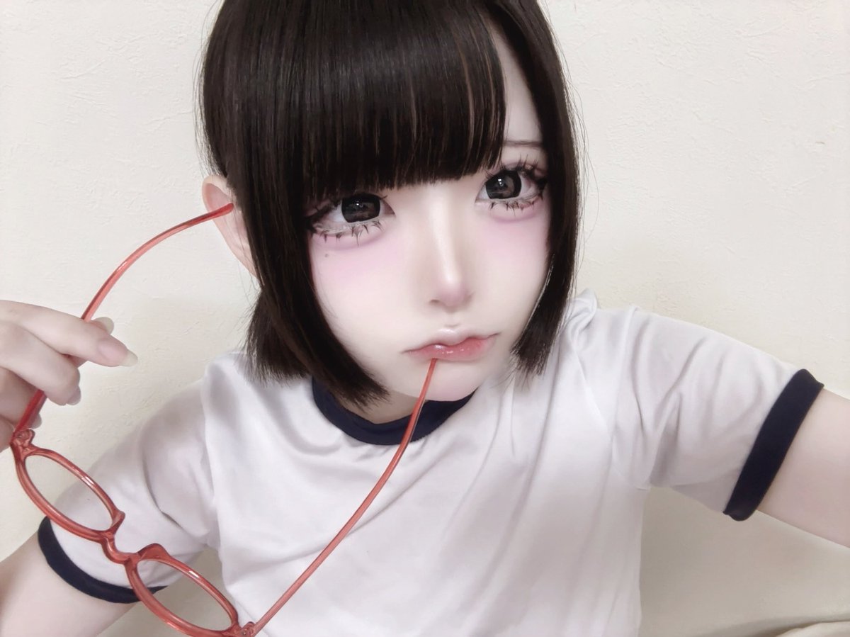 miniwa_239's tweet photo. さいきん浮上率低いけどとても元気👓 https://t.co/B06yLLmQB5