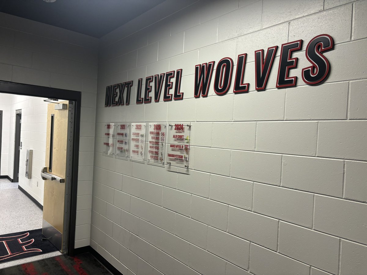 Congrats to <a href="/TamarionPeters1/">Tamarion Peterson</a> <a href="/JalenCorbitt/">JalenJCorbitt</a> <a href="/tru3goat/">Markis Myers Jr</a>  for making the NEXT LEVEL WOLVES wall! Great players &amp; great people! #MYUT