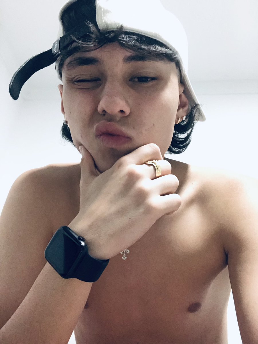 polacboy23's tweet photo. Besito 😘🤫 https://t.co/Fl4ddGiY6K