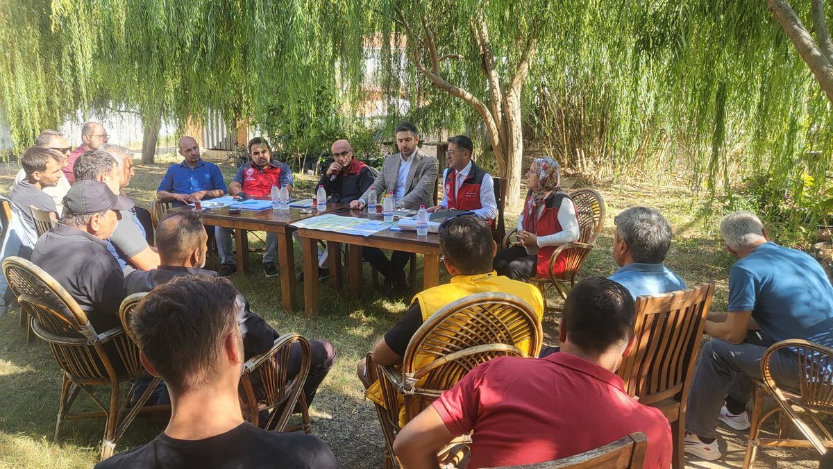 muglatarim's tweet photo. 📍Kavaklıdere
📍Marmaris 
📍Dalaman 
📍Menteşe 
📍Köyceğiz İlçelerimizde
üreticilerimizle bir araya gelerek tarımsal üretim planlaması ve Bakanlığımızın yeni destekleme modeli hakkında bilgilendirme yapıp görüşlerimizi paylaştık. 

Üretmek sizden destek bizden.

#TarımSahada https://t.co/cKjlRbY9h9