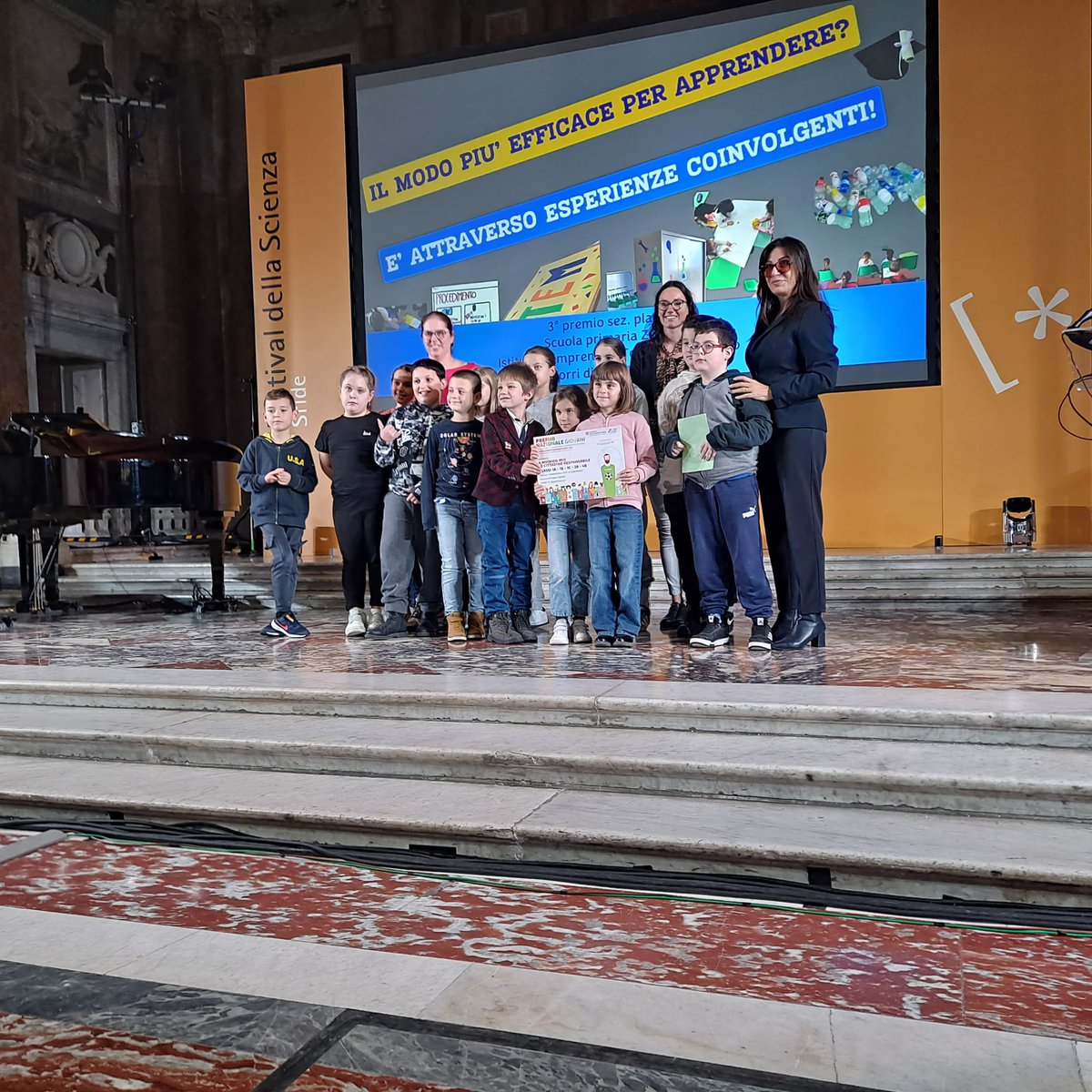 AMP_Amaplast's tweet photo. 🏆#AMAPLAST partecipa alla cerimonia di consegna dei 17 riconoscimenti assegnati, nell’ambito del Premio Nazionale Giovani – il contributo della Chimica di Base e della Plastica, ai migliori lavori dei ragazzi di scuola primaria e secondaria di primo grado di tutta Italia. https://t.co/ChPHawYQ3P