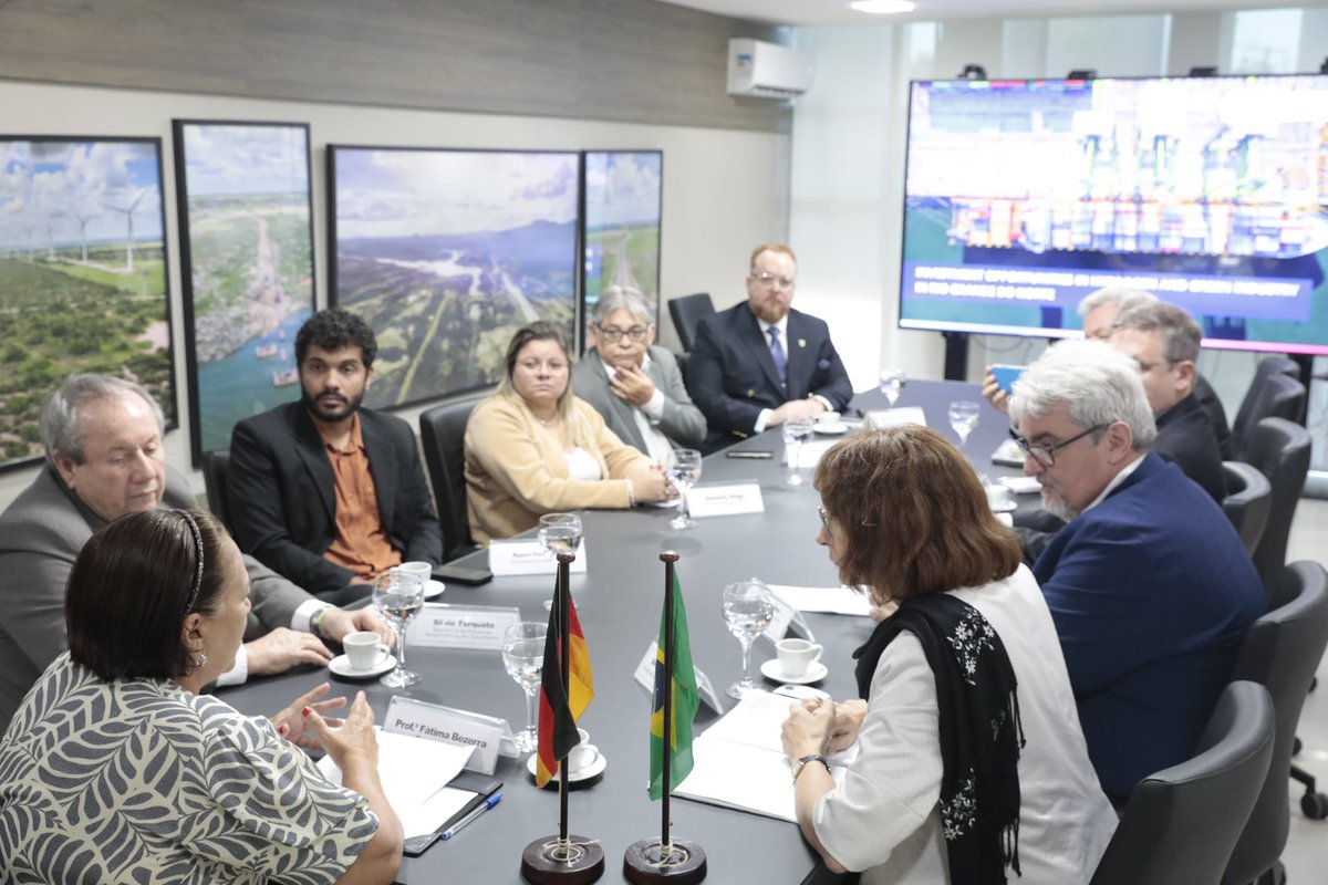 Recebendo hoje a embaixadora da Alemanha, Sra. Bettina Cadenbach (<a href="/AmbBrasilia/">Embaixadora Bettina Cadenbach</a>), para fortalecer nossa cooperação em áreas estratégicas como energias renováveis, desenvolvimento sustentável e turismo. 

Seja sempre muito bem-vinda ao Rio Grande do Norte! 🫶🏽

📸Carmem Felix