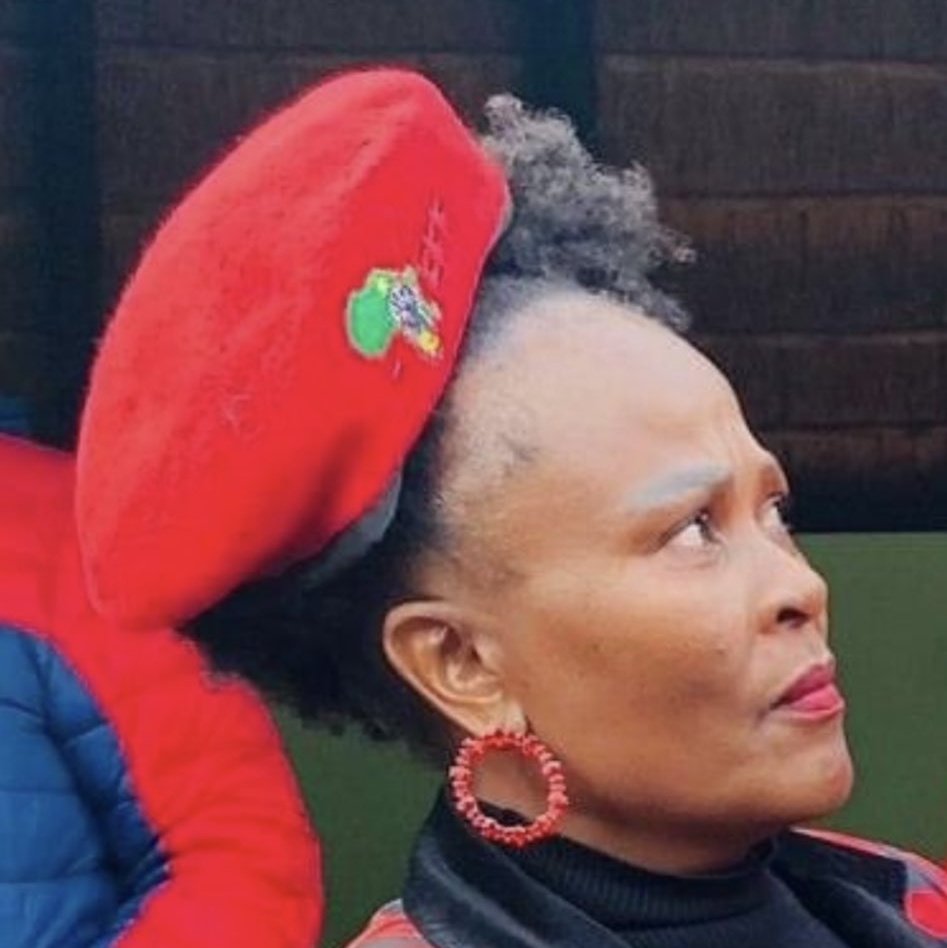 Mkhwebane did what?

She left the EFF cult and has joined the MK Party spaza shop and now has pledged full support to Jacob Zuma? 

Hayibo. Well well well, no one could have foreseen that coming. Right?👀