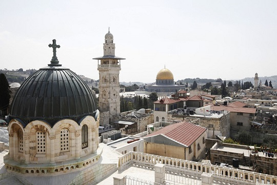 Ortadoğu sorununun temeli Kudüs sorunu. Kudüs sorununun da özü Harem-i Şerif sahası. Kudüs, ''Yeruşalem / Dar'üs'selam / Jerusalem ''Barış Diyarı, Barış Şehri'' demek. Fakat tarih boyunca yüzlerce defa kuşatılan, uğruna milyonların öldüğü bir savaş şehri olmuş.