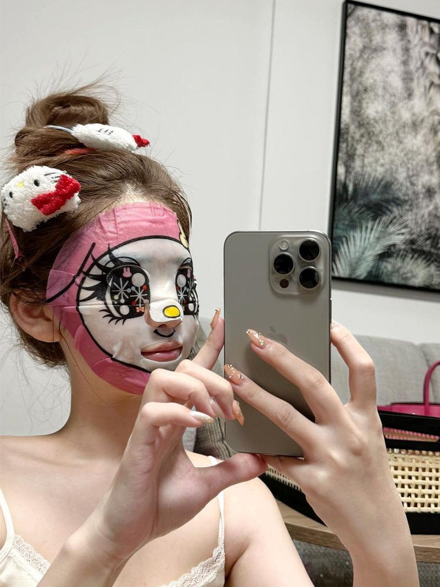 swenserez's tweet photo. Mask /selfie https://t.co/ObBL73BzbA