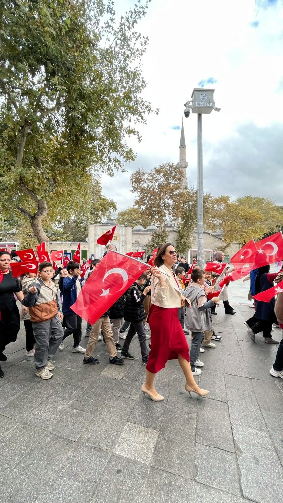 dlkklbk's tweet photo. #cumhuriyetyürüyüşü #aynıcoşkuyla #saygıyla #29EkimCumhuriyetBayramı 🇹🇷🇹🇷

@EyupsultanMem @EyupYunusEmreio https://t.co/fZOyd5UYIo