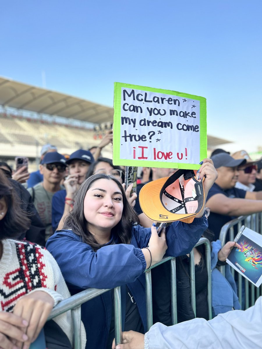 Iniciando el día con un clima frío y nublado pero eso no impide que se sienta el calor de los corazones de los aficionados.
<a href="/mexicogp/">Mexico Grand Prix 🇲🇽</a> 
<a href="/autodromohr/">Autodromo Hnos. Rodriguez</a> 
<a href="/F1/">Formula 1</a>