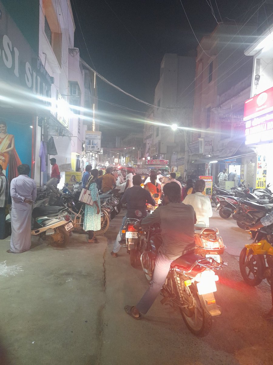 Alivelagathiyan's tweet photo. Respected
@kpmpolicefor
@DMKKanchipuram

  Due to 4 wheelers entry the route (sangusapettai eoads) are very bad to travel and take lots of time to travel even a small distance.  So kindly take some measures to solve this issue.  Thanks in advance. https://t.co/YYZtn8ajml